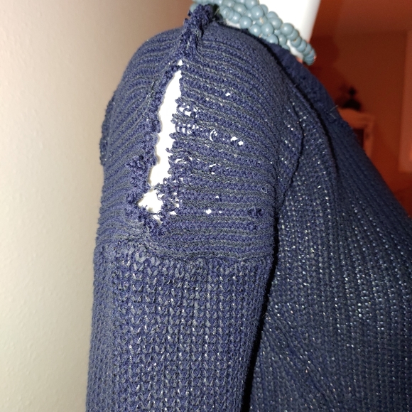 Distressed crop sweater - Picture 3 of 8